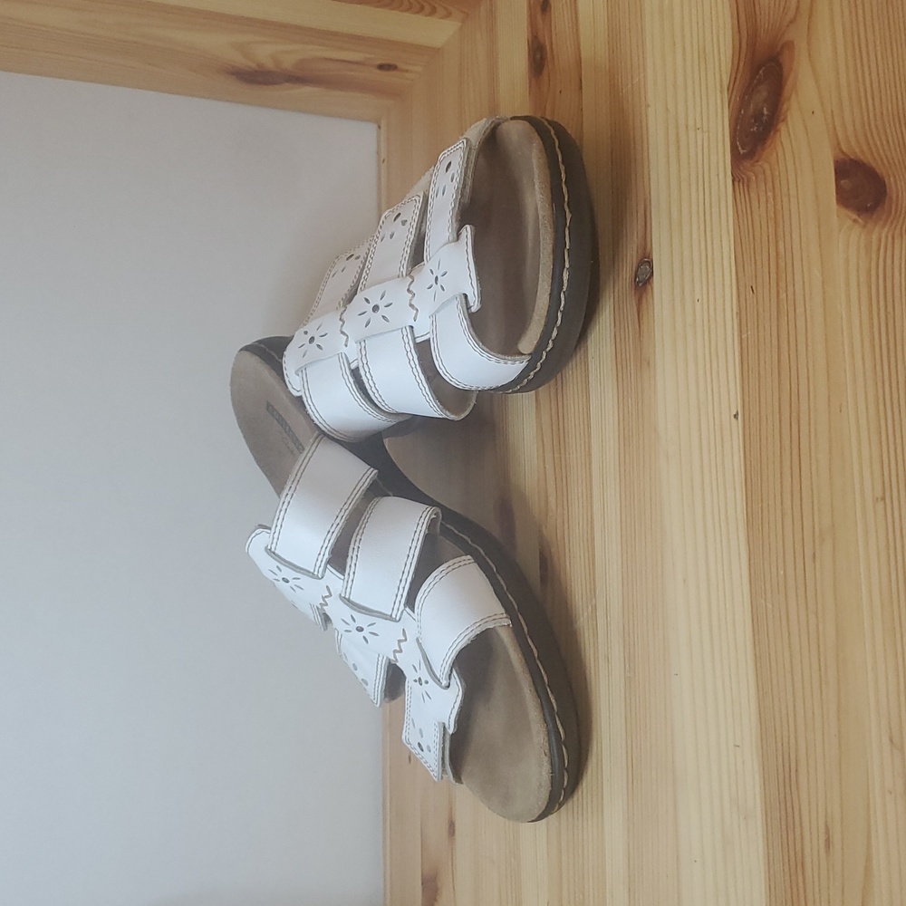 Clarks Collection , Soft Cushion, size 9, White Sandles JL